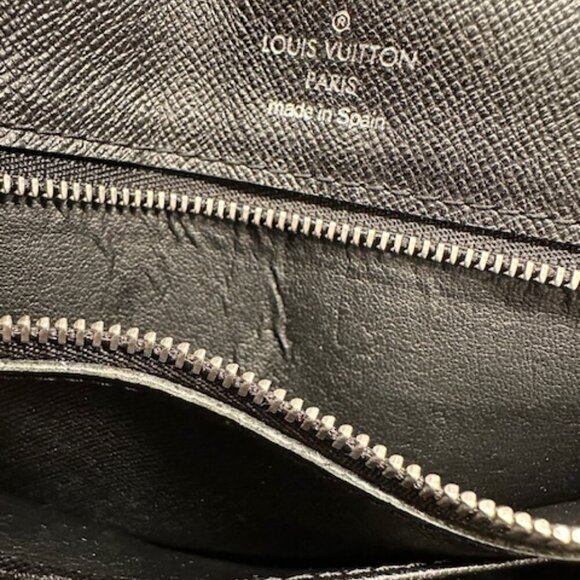 Louis Vuitton  LV Black Taiga Leather Selenga Clutch Wristlet + COA - Picture 10 of 13